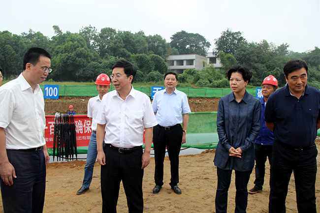 市領(lǐng)導(dǎo)張迎春、夏建平、劉明理等參加調(diào)研，望城區(qū)領(lǐng)導(dǎo)孔玉成、鄒特等陪同調(diào)研